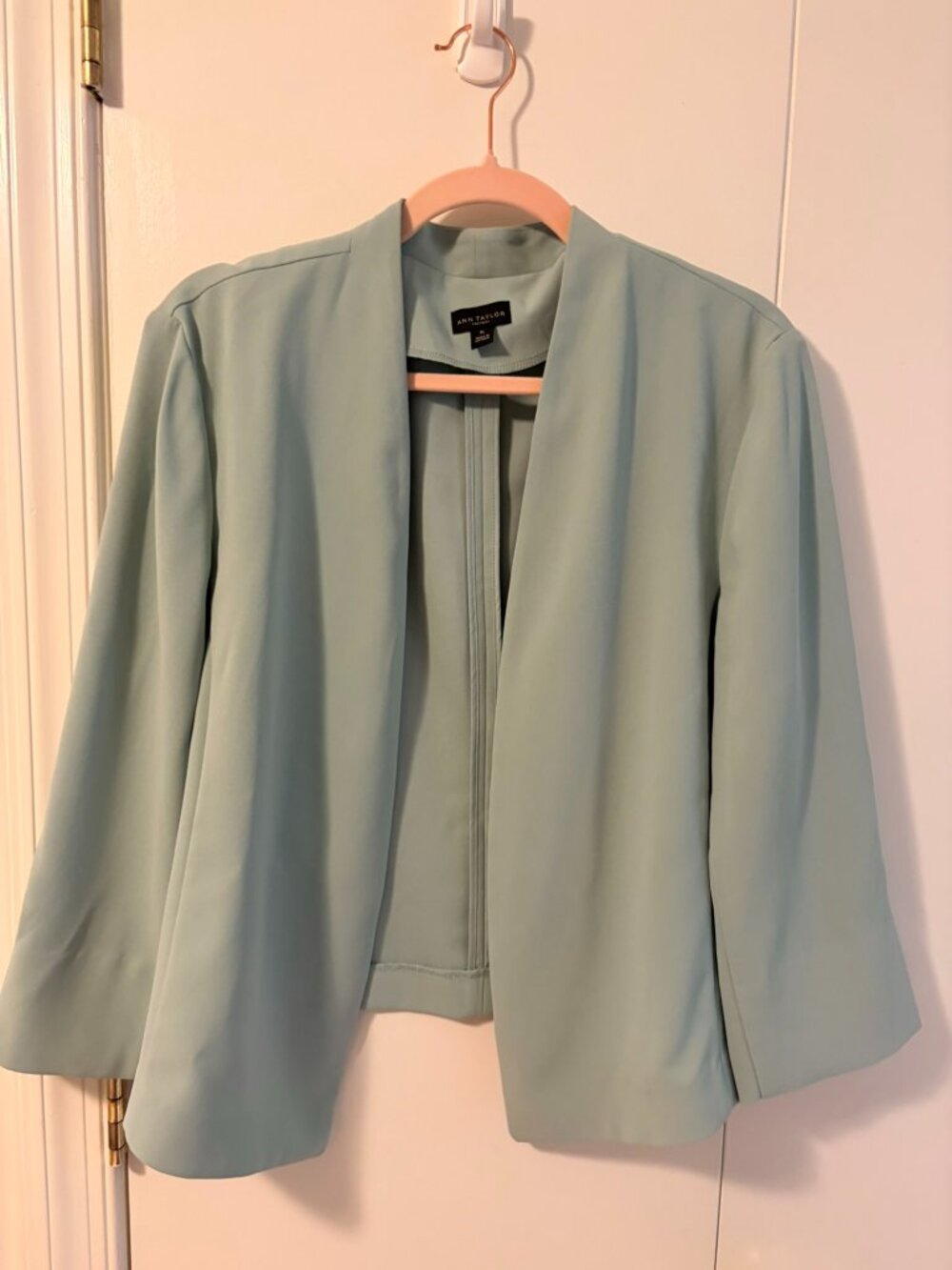 ## ✨ Ann Taylor Factory Sage Green Open-Front Lightweight Blazer ✨